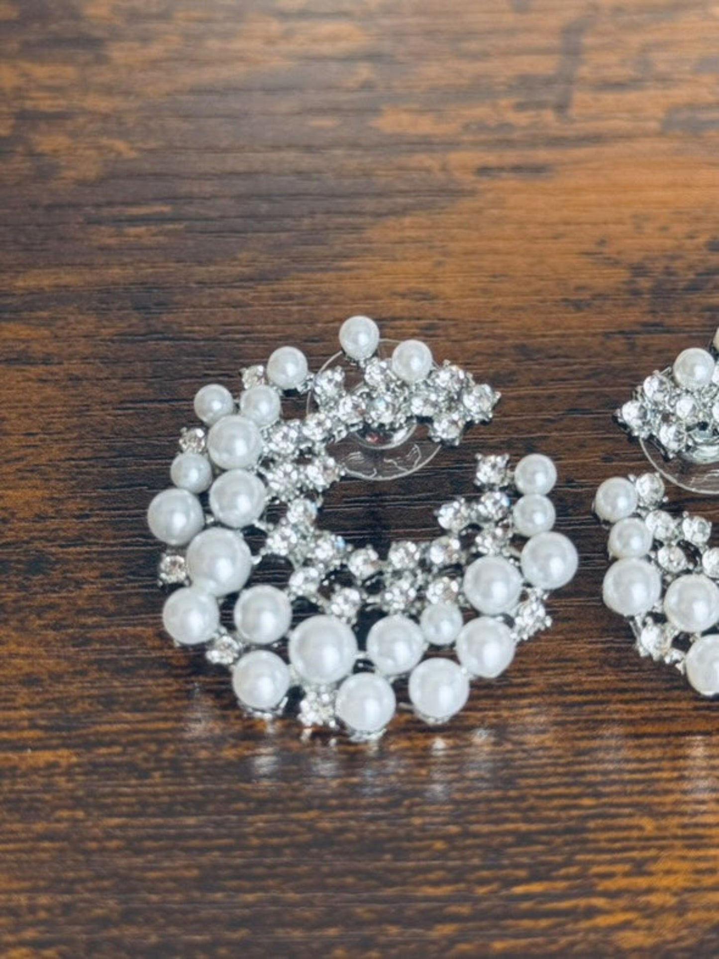 Pendientes asimétricos con perlas
