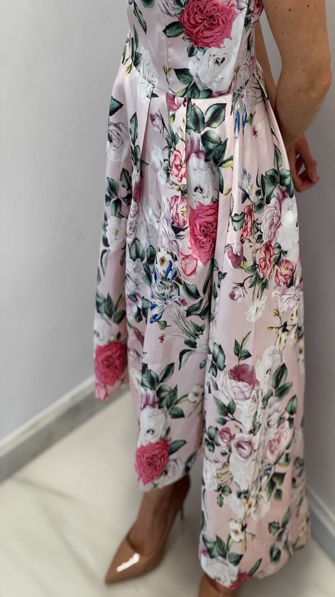 Vestido evasé asimétrico