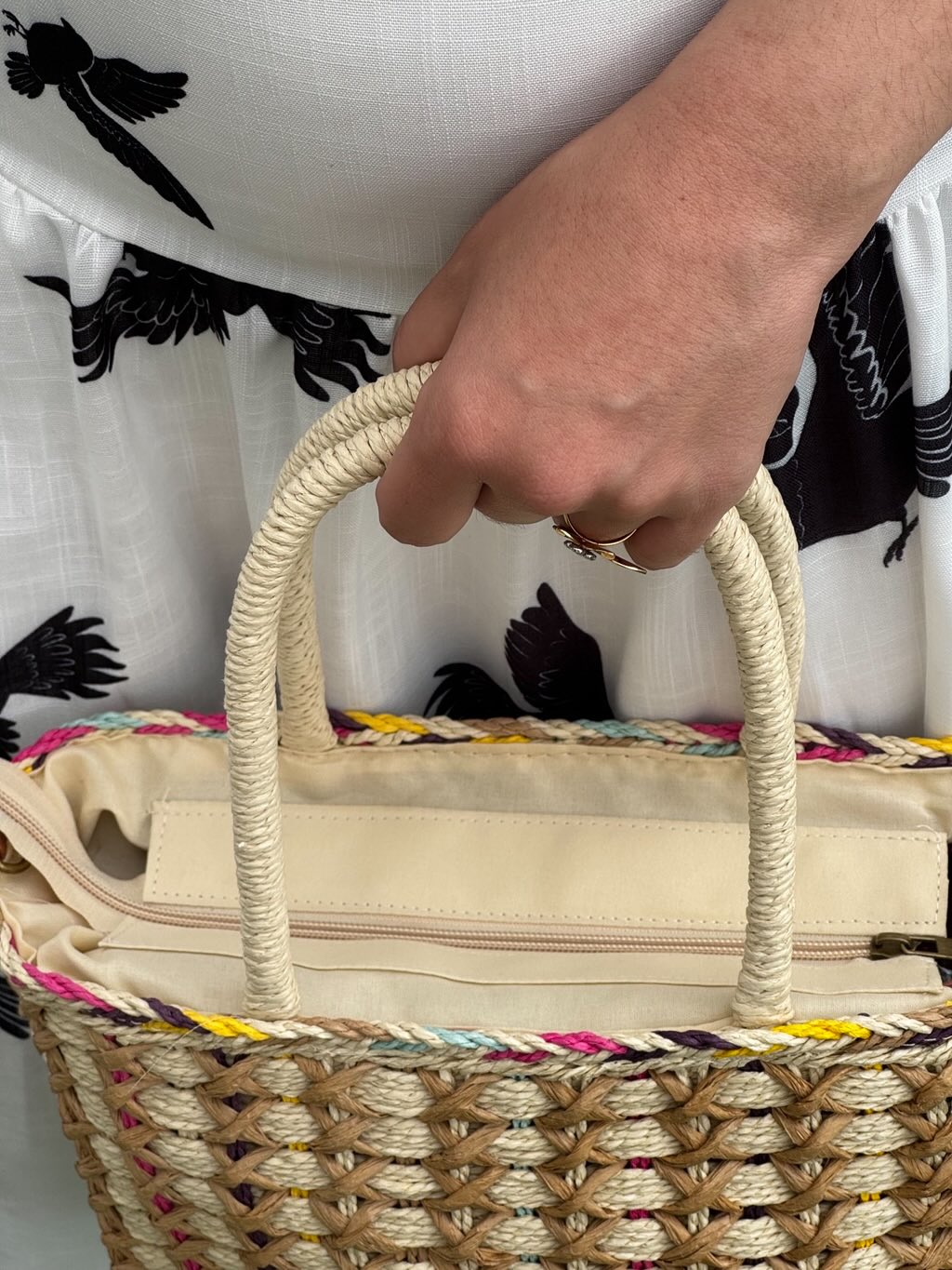 Bolso tote trenzado efecto rafia