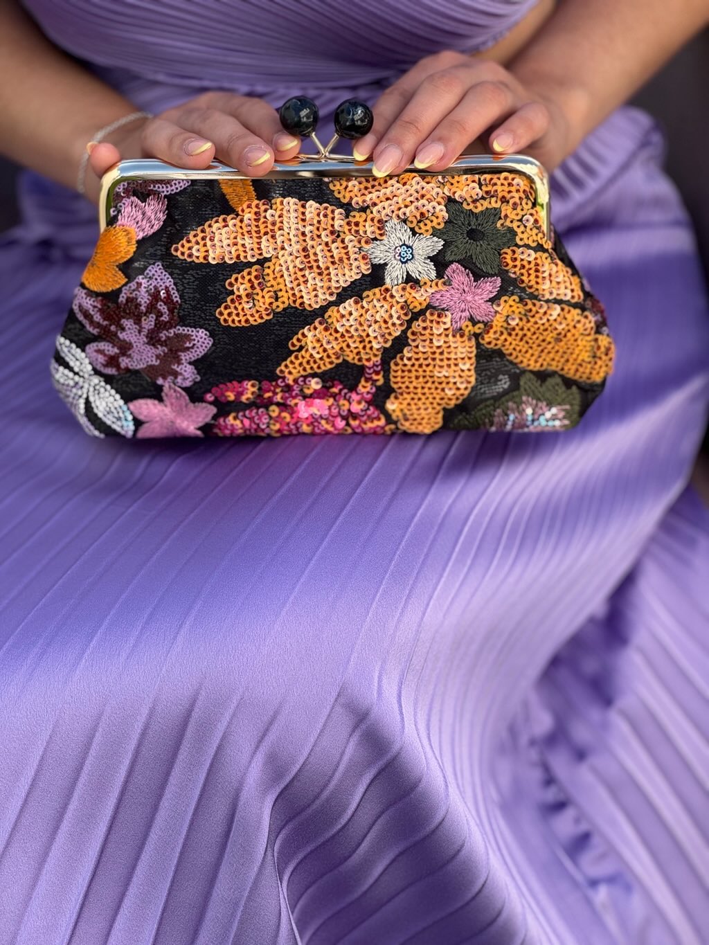 Bolso clutch bordados flores