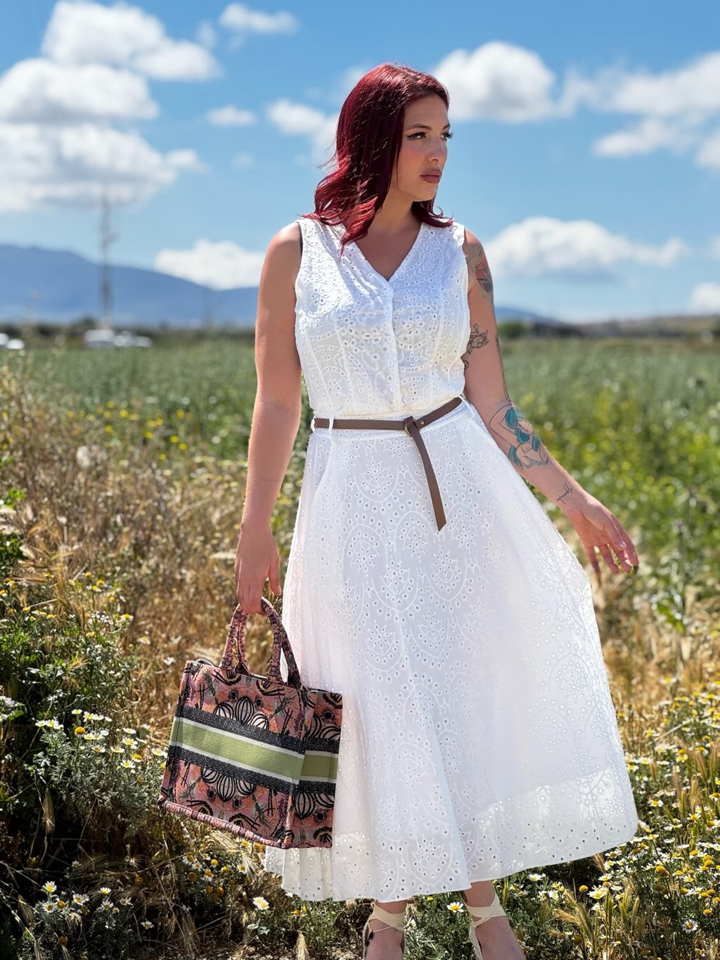 Bolso tote estampado y bordados