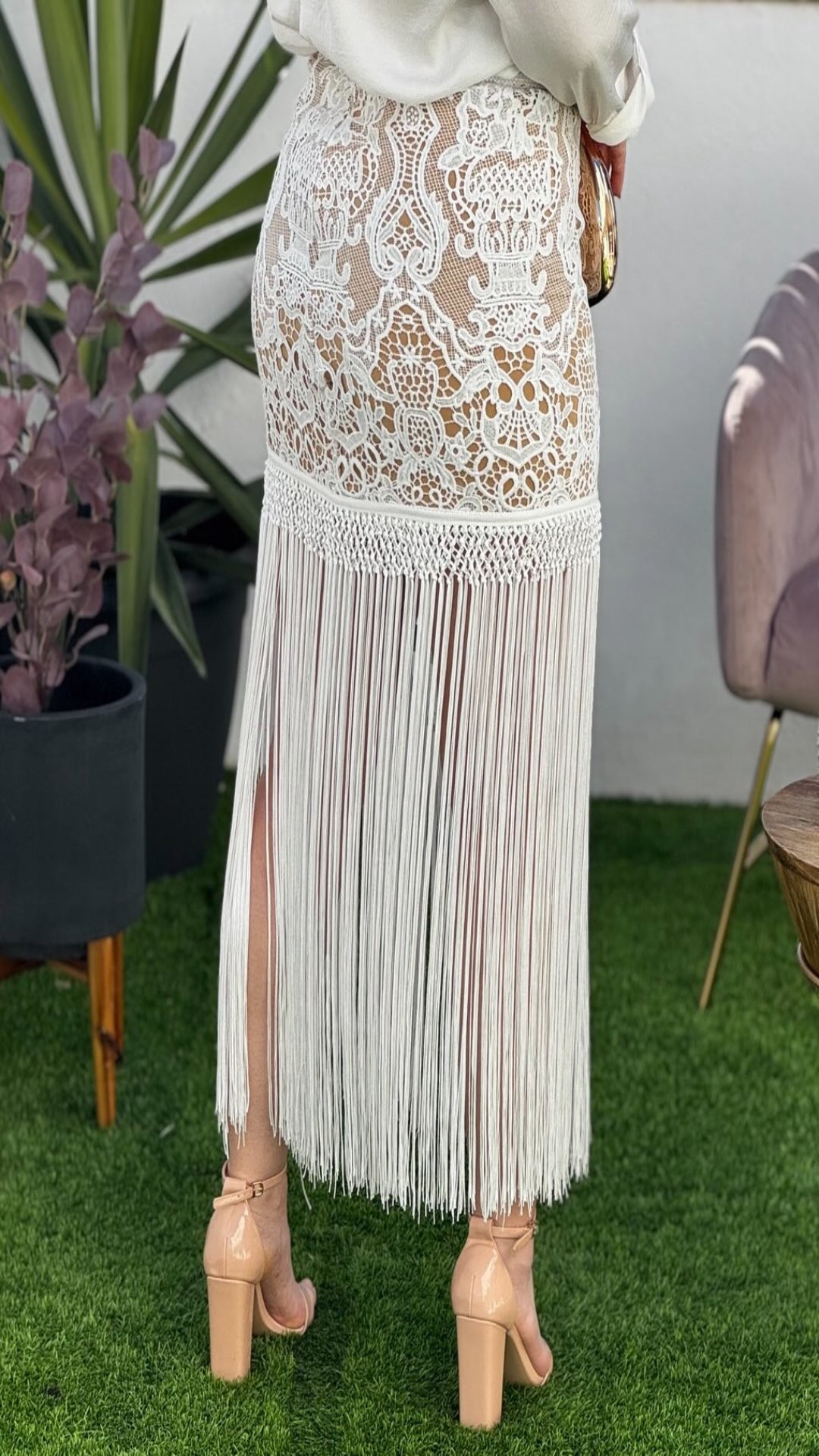 Falda bordados y flecos