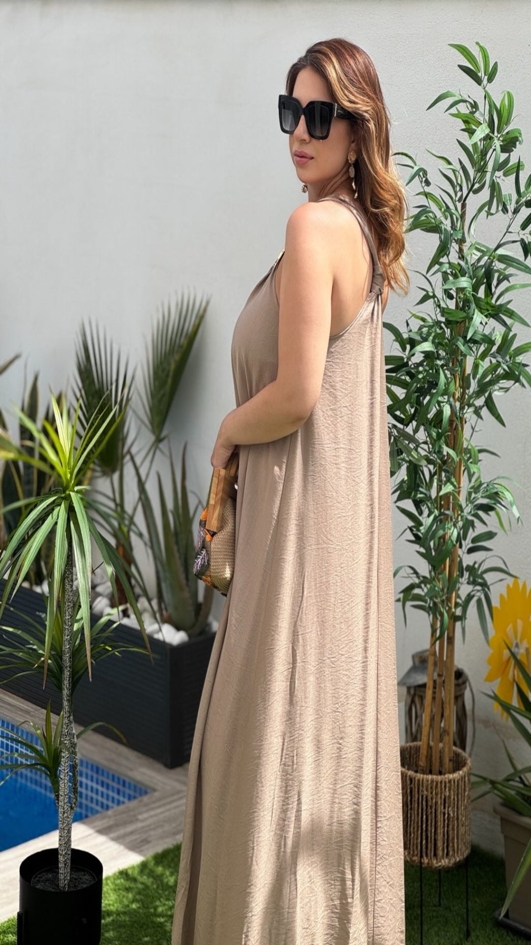 Vestido fluido con hebilla