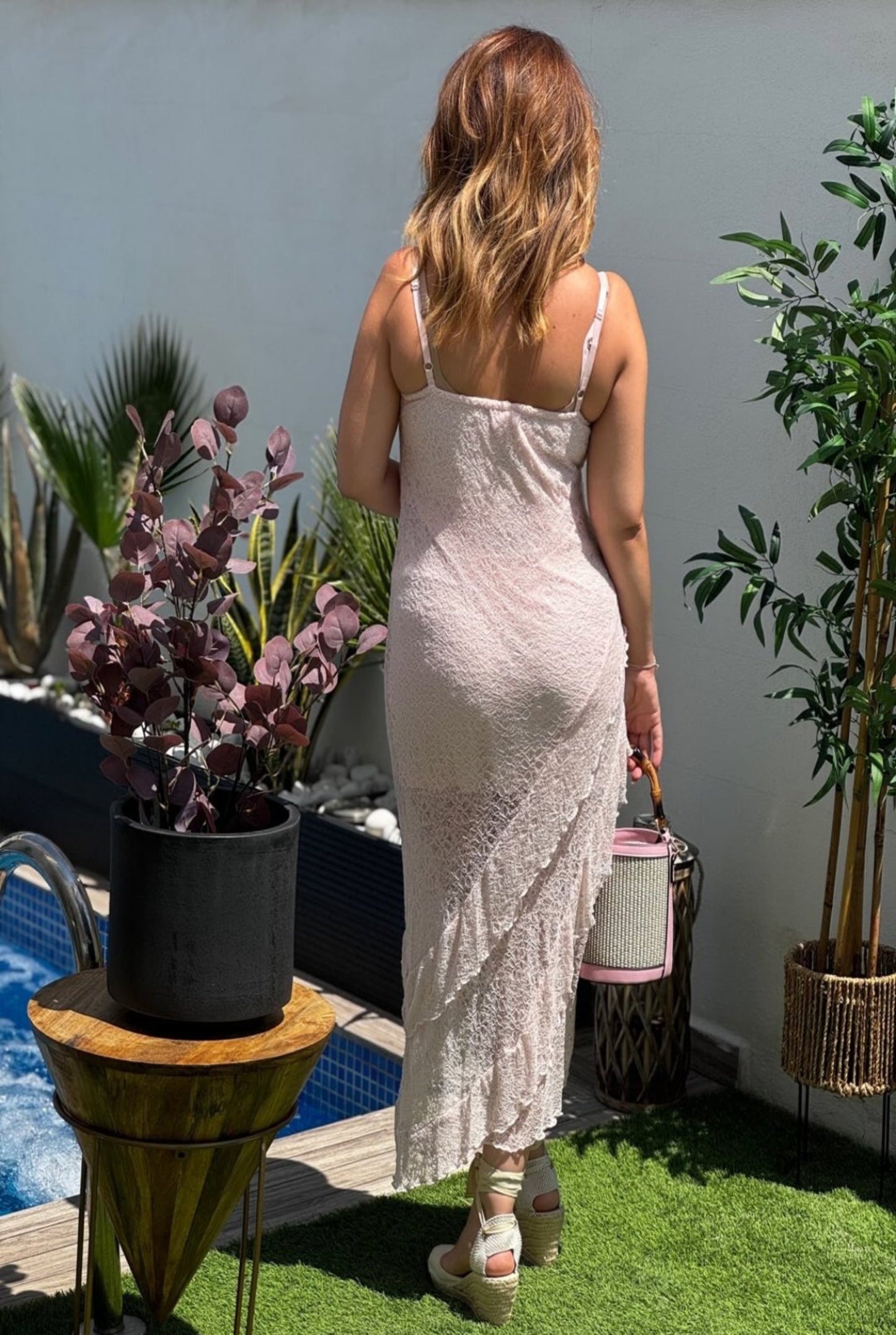 Vestido encaje volantes