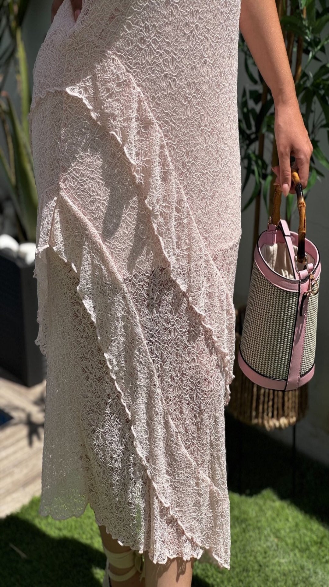 Vestido encaje volantes