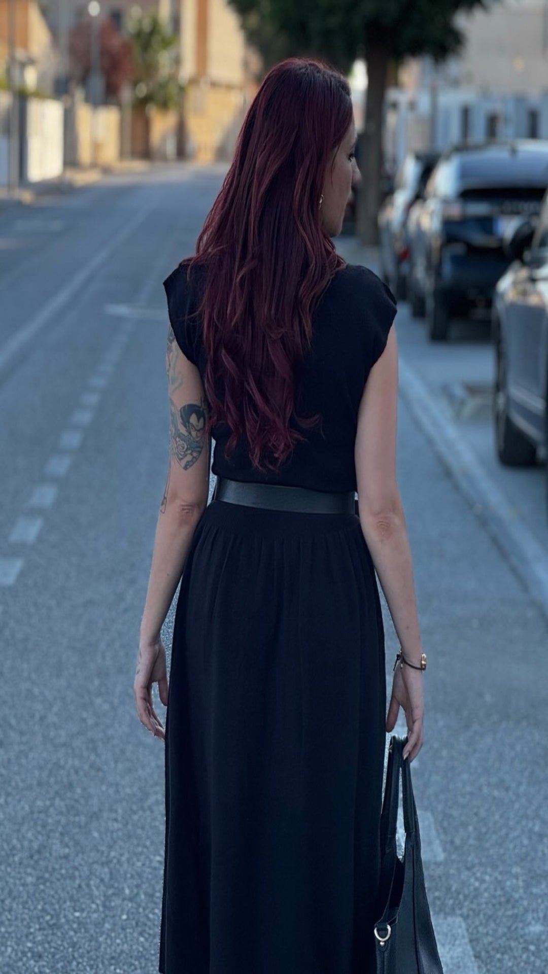 vestido negro con cinturón