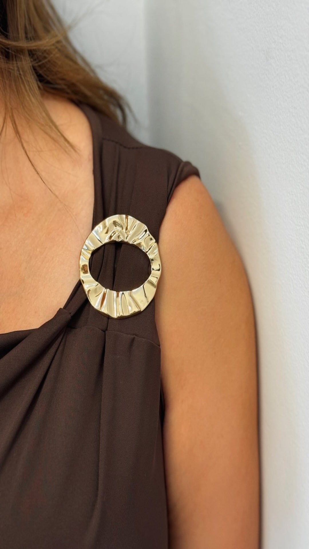 Vestido midi aplique dorado