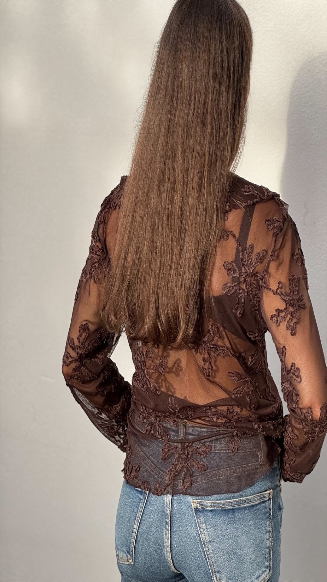 Top bordado con volantes