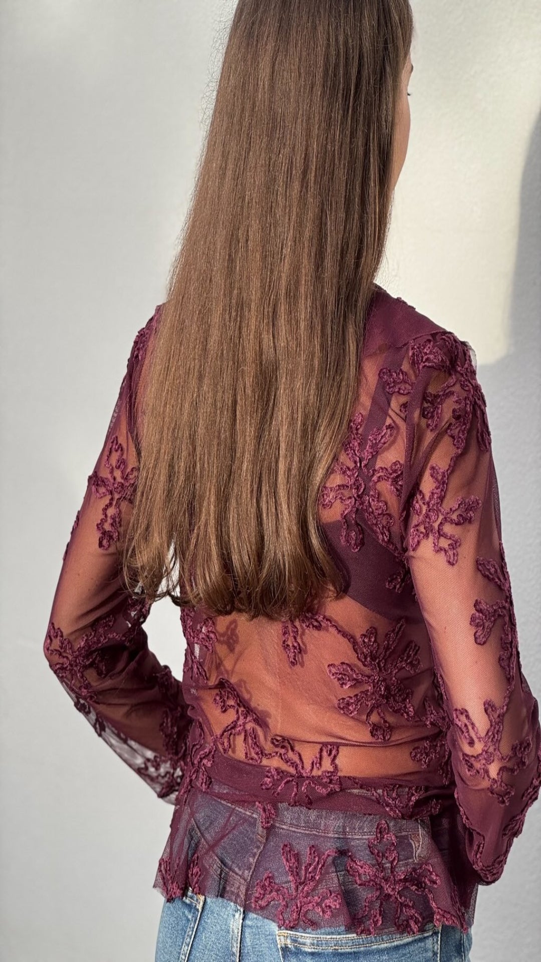 Top bordado con volantes