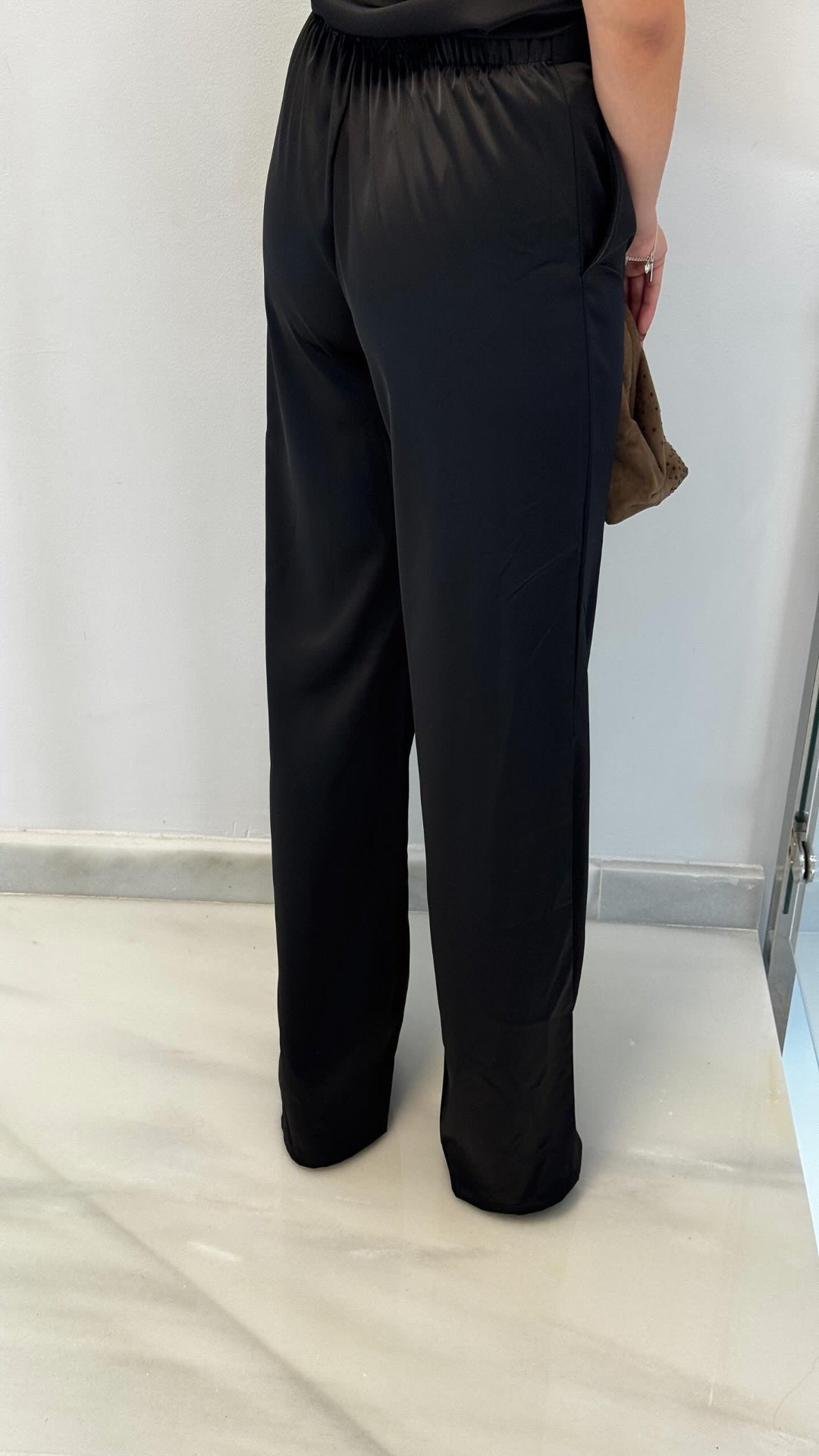 Pantalón ancho satinado