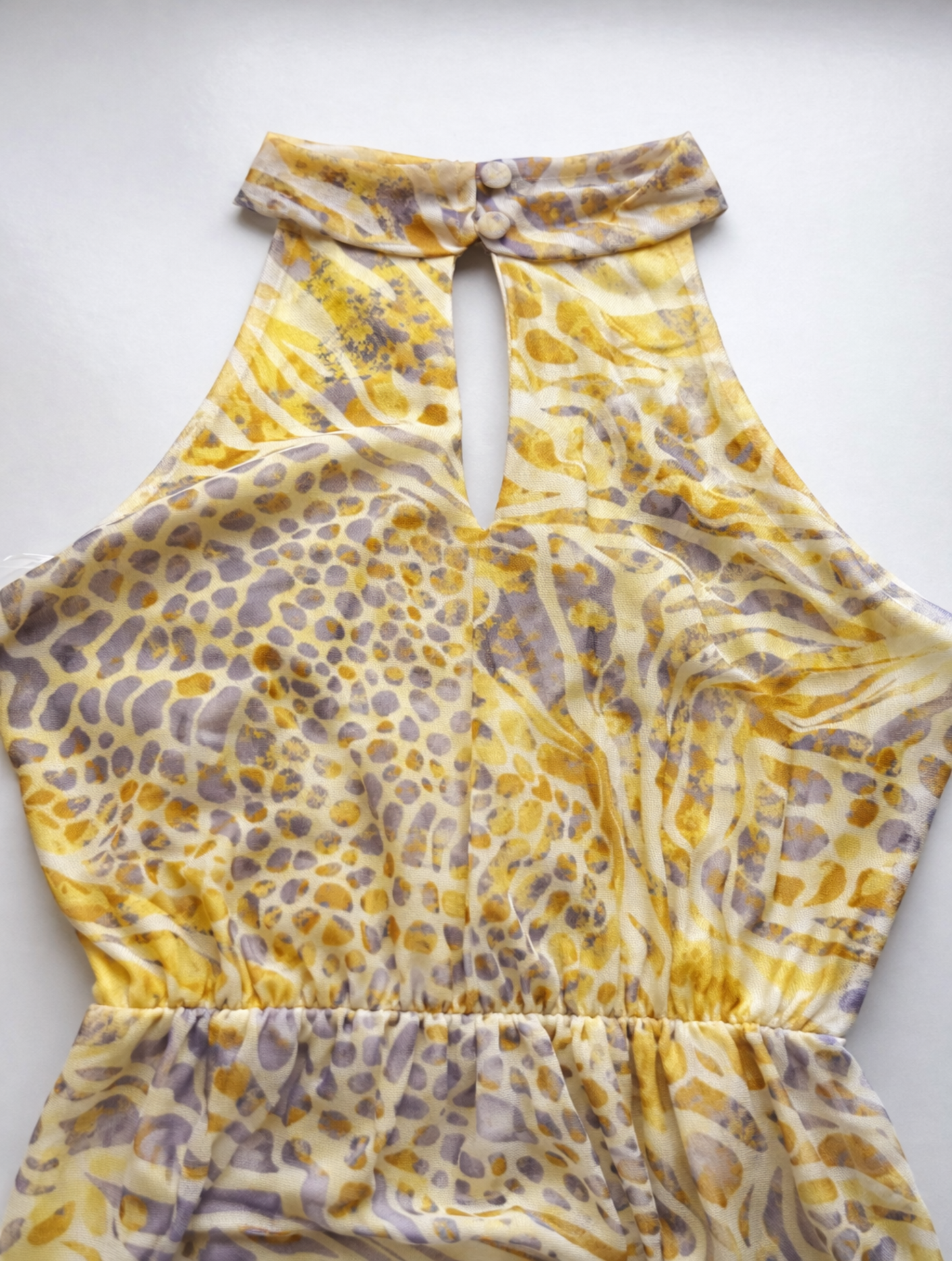 Vestido halter volantes