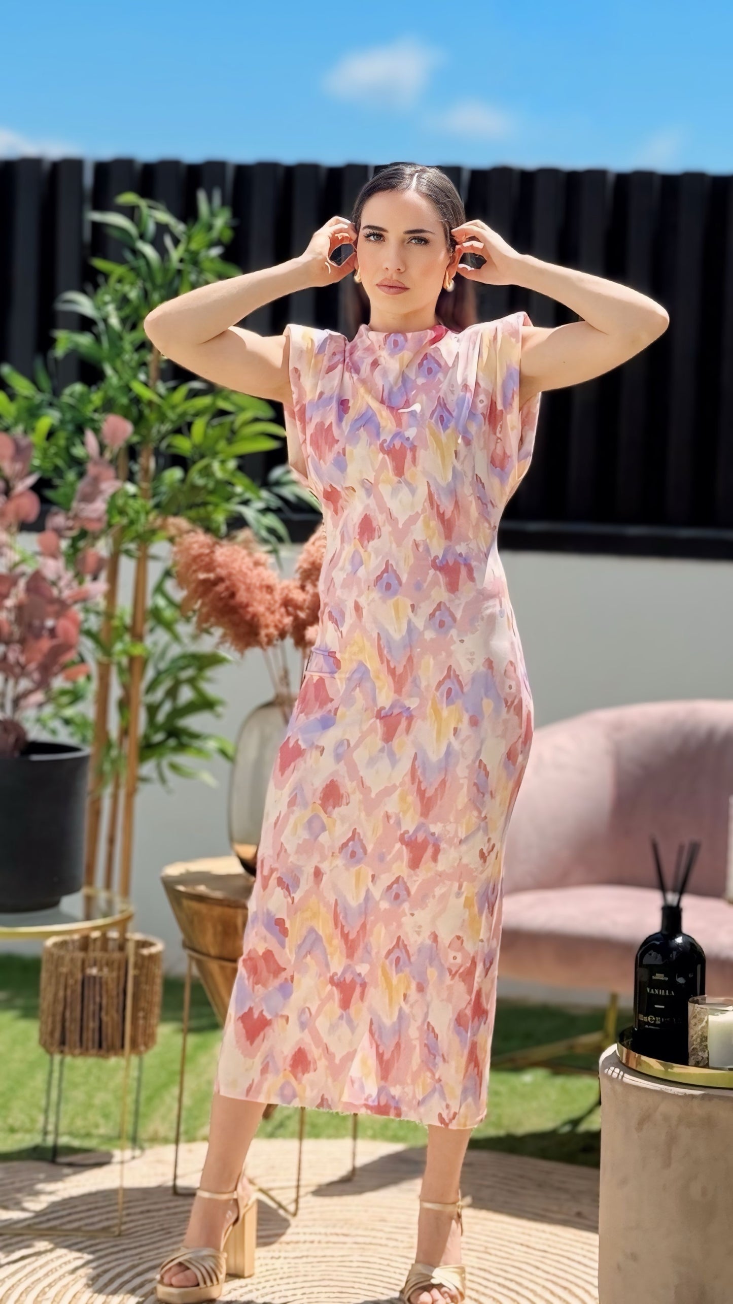Vestido estampado com ombreiras