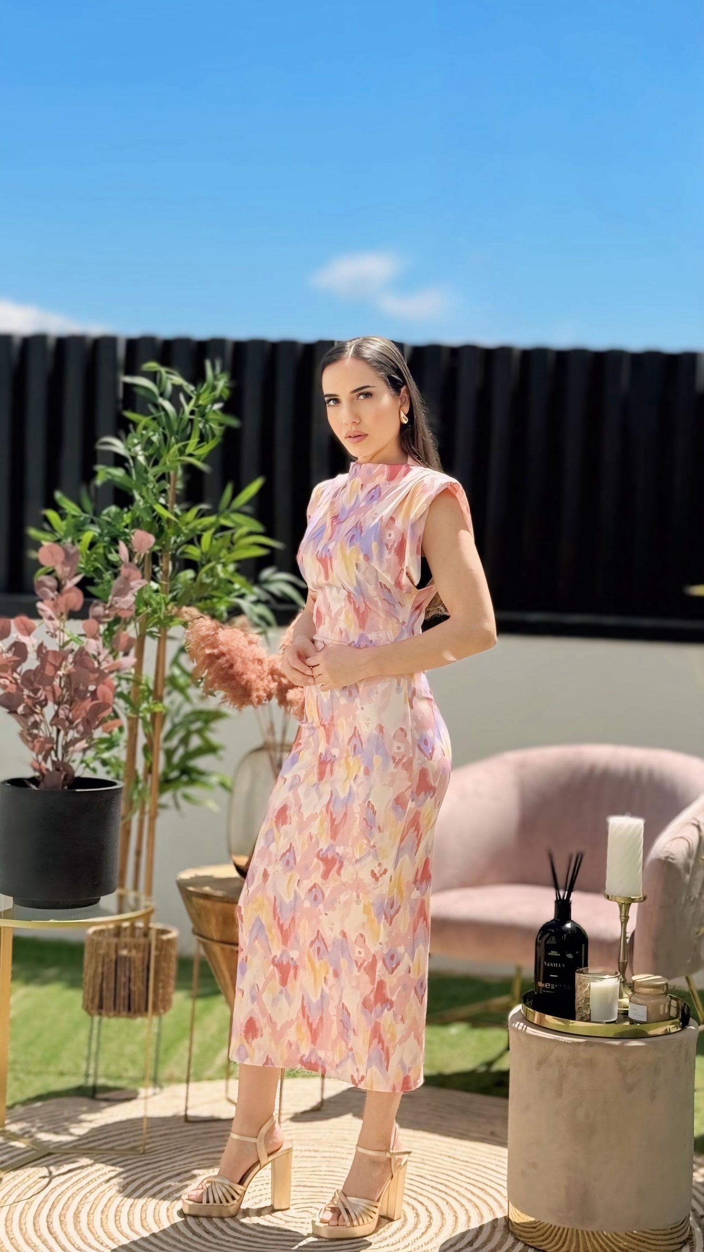 Vestido estampado com ombreiras