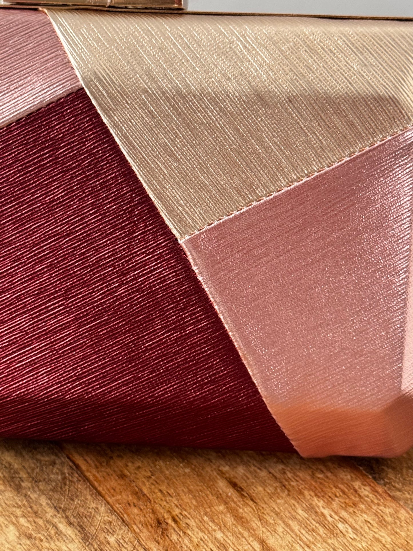 Bolso clutch geométrico