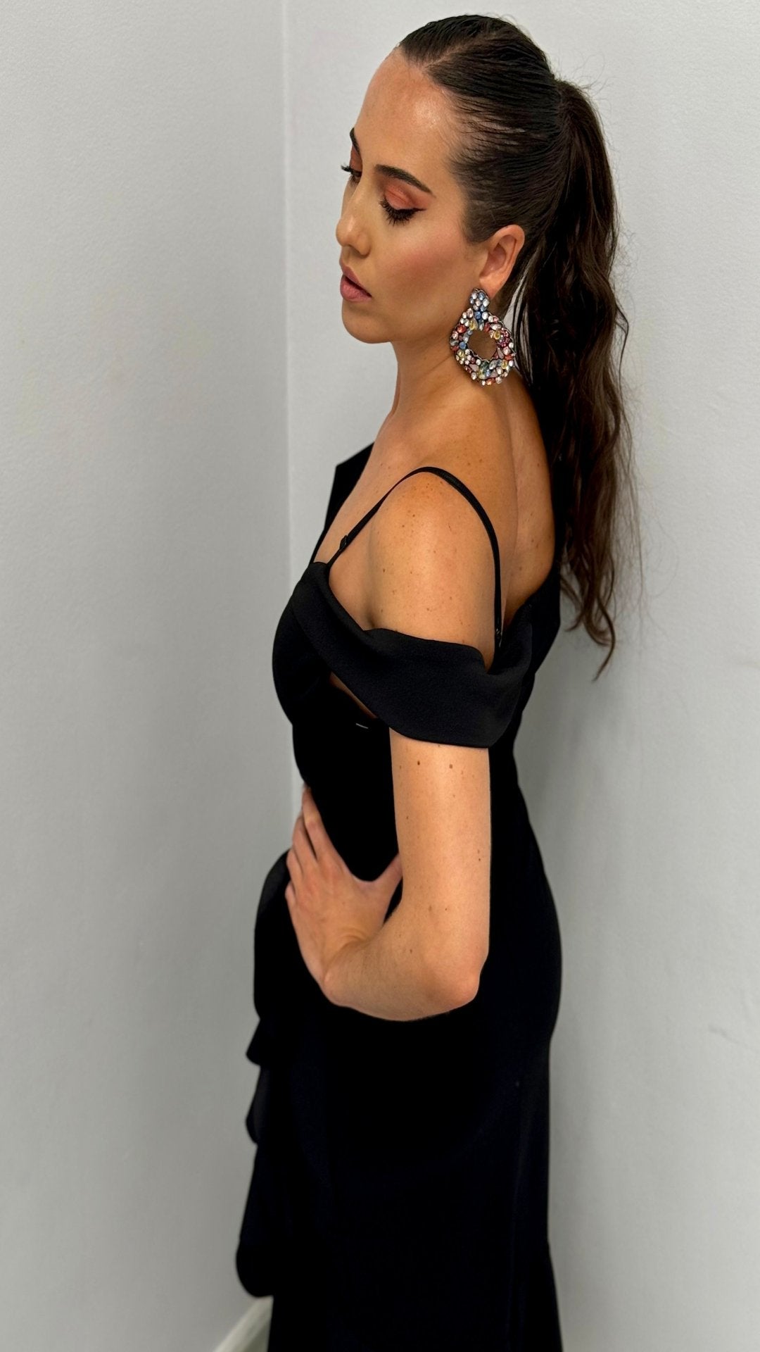 Vestido ombro a ombro com babados