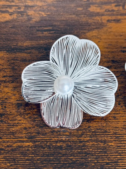 Pendientes flores huecas