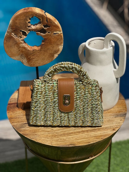 Bolso de mano efecto rafia y solapa