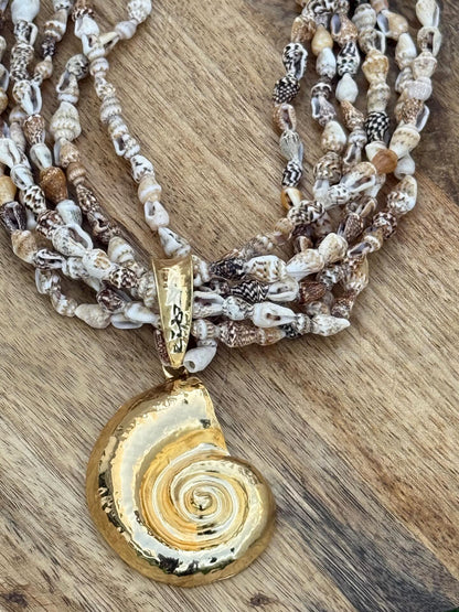 Collar concha charms