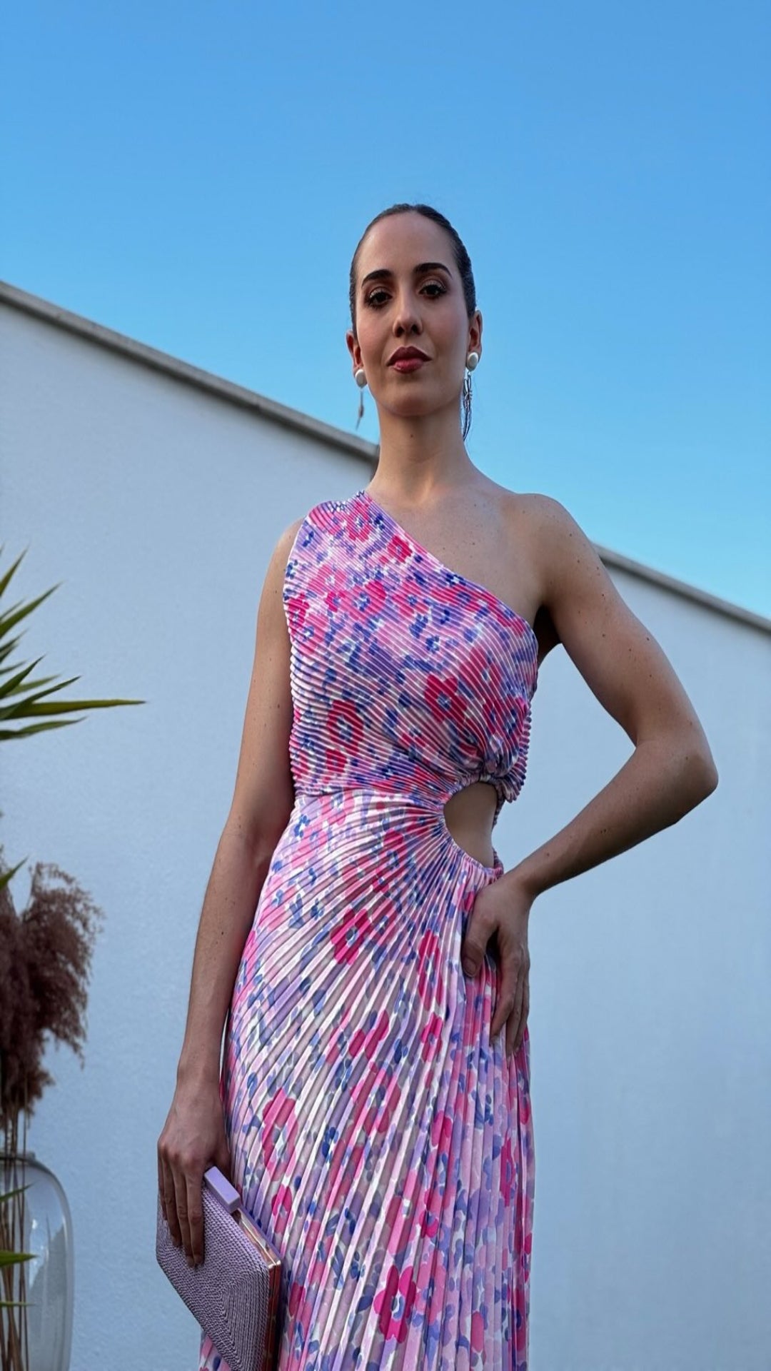 Vestido largo asimétrico cut out