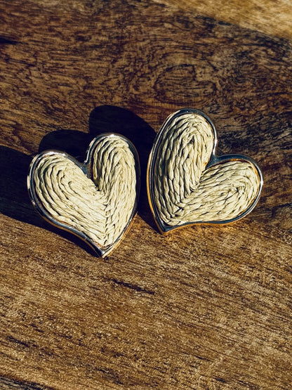 Pendientes corazón de rafia
