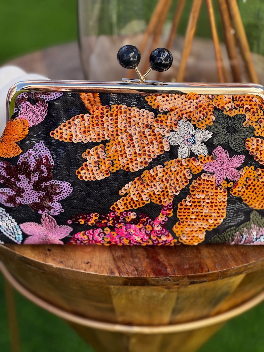 Bolso clutch bordados flores