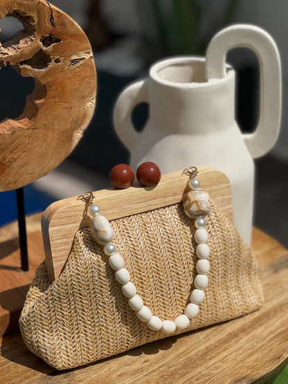 Bolso de mano con efecto rafia y madera