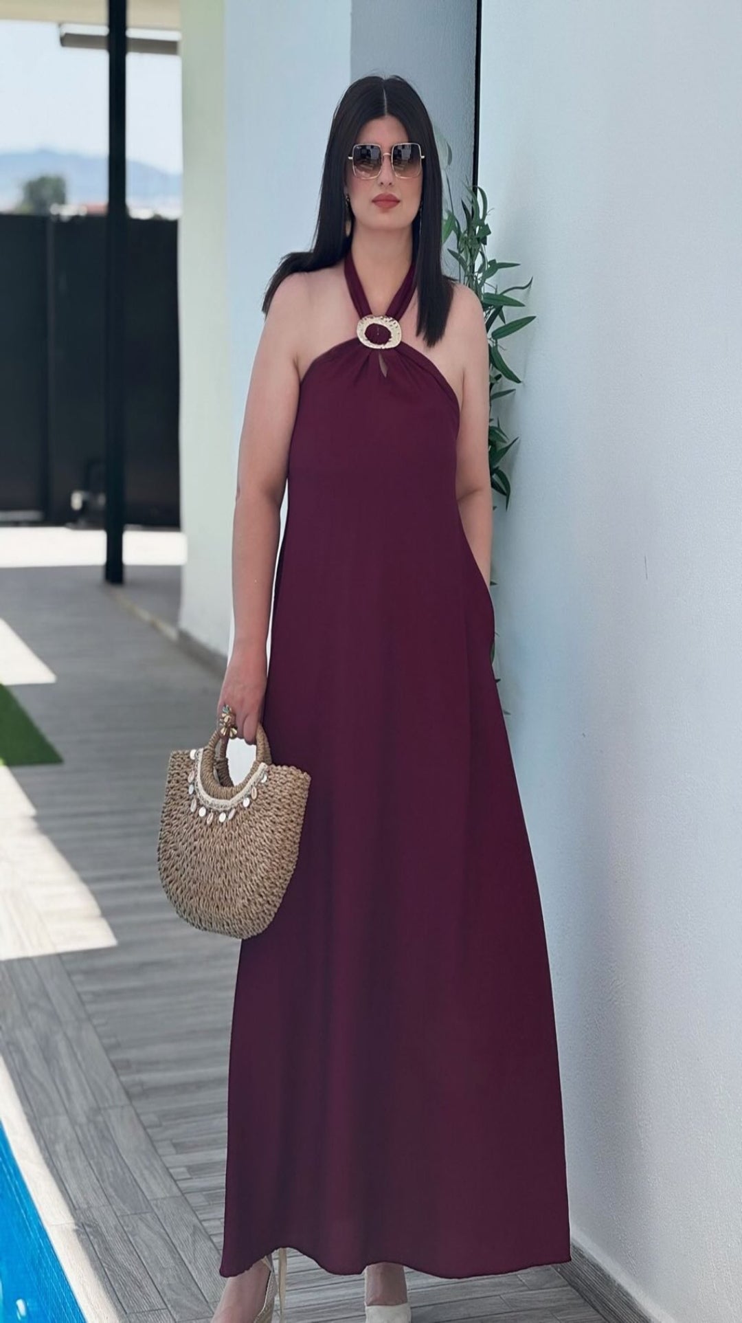 Vestido cuello halter con hebilla