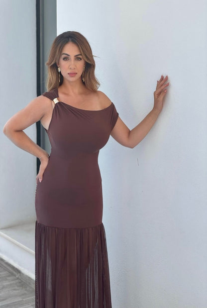 Vestido asimétrico combinado con tul