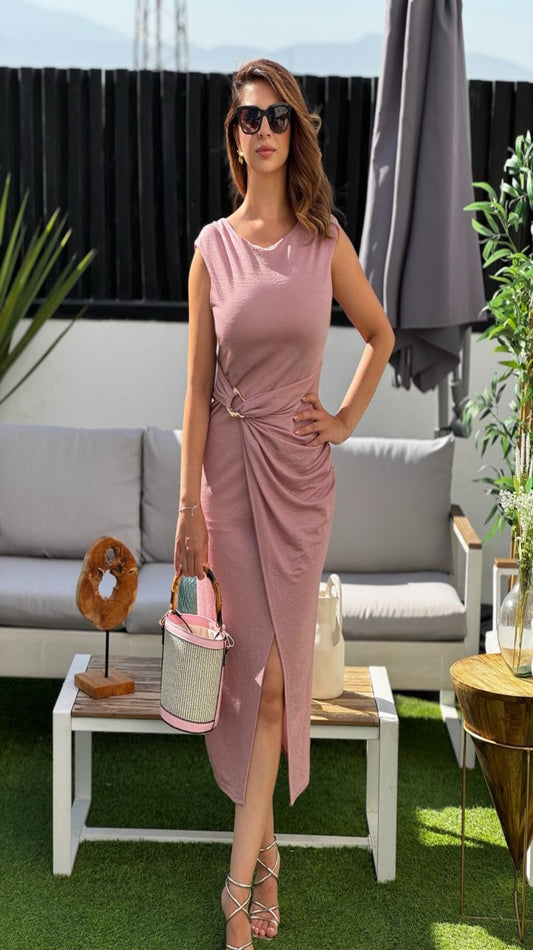 Vestido midi con detalle de hebilla