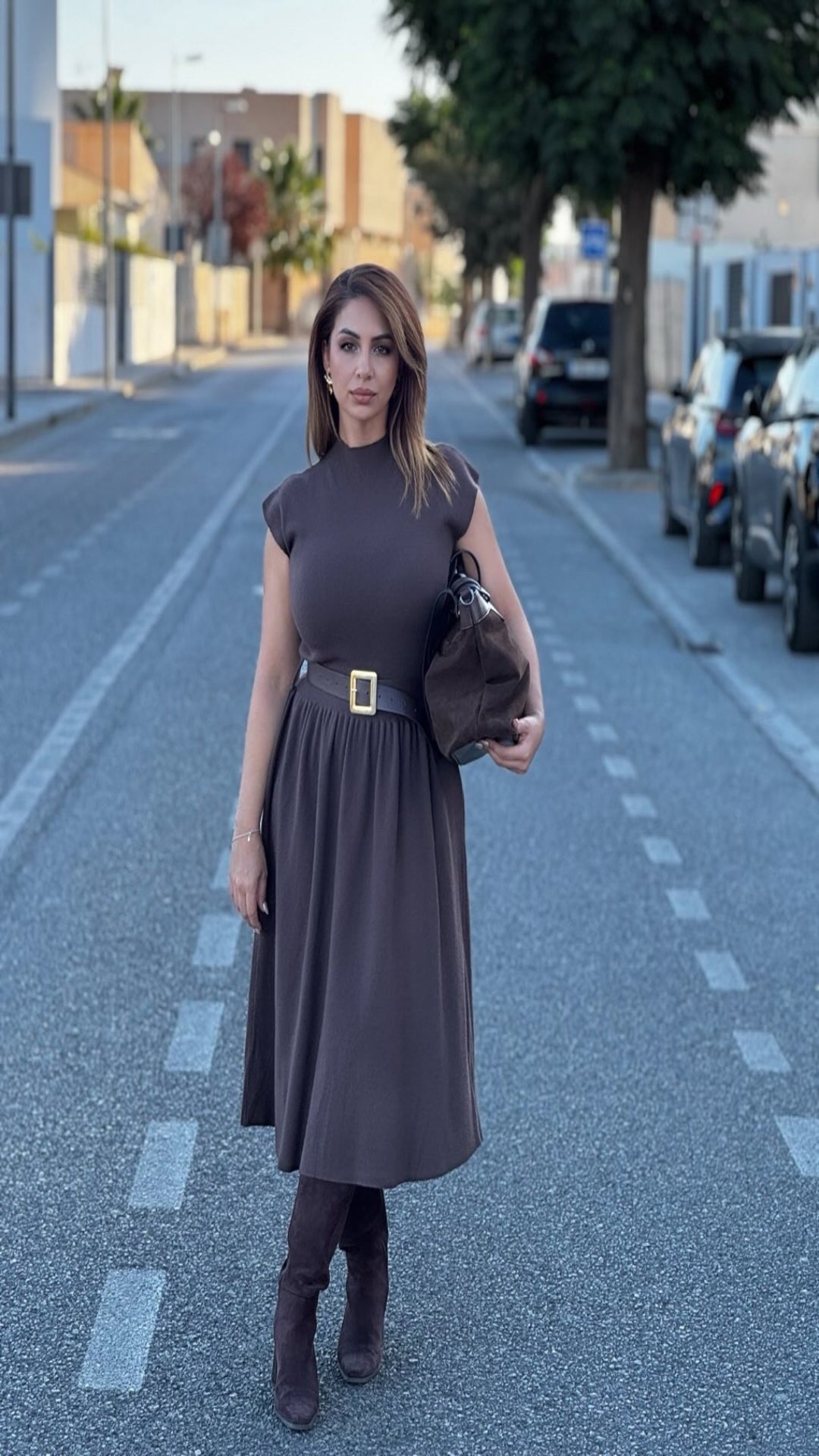 Vestido marrón con cinturón