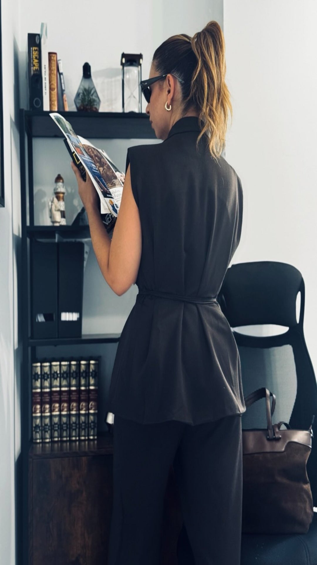 Traje chaleco marrón  hombreras