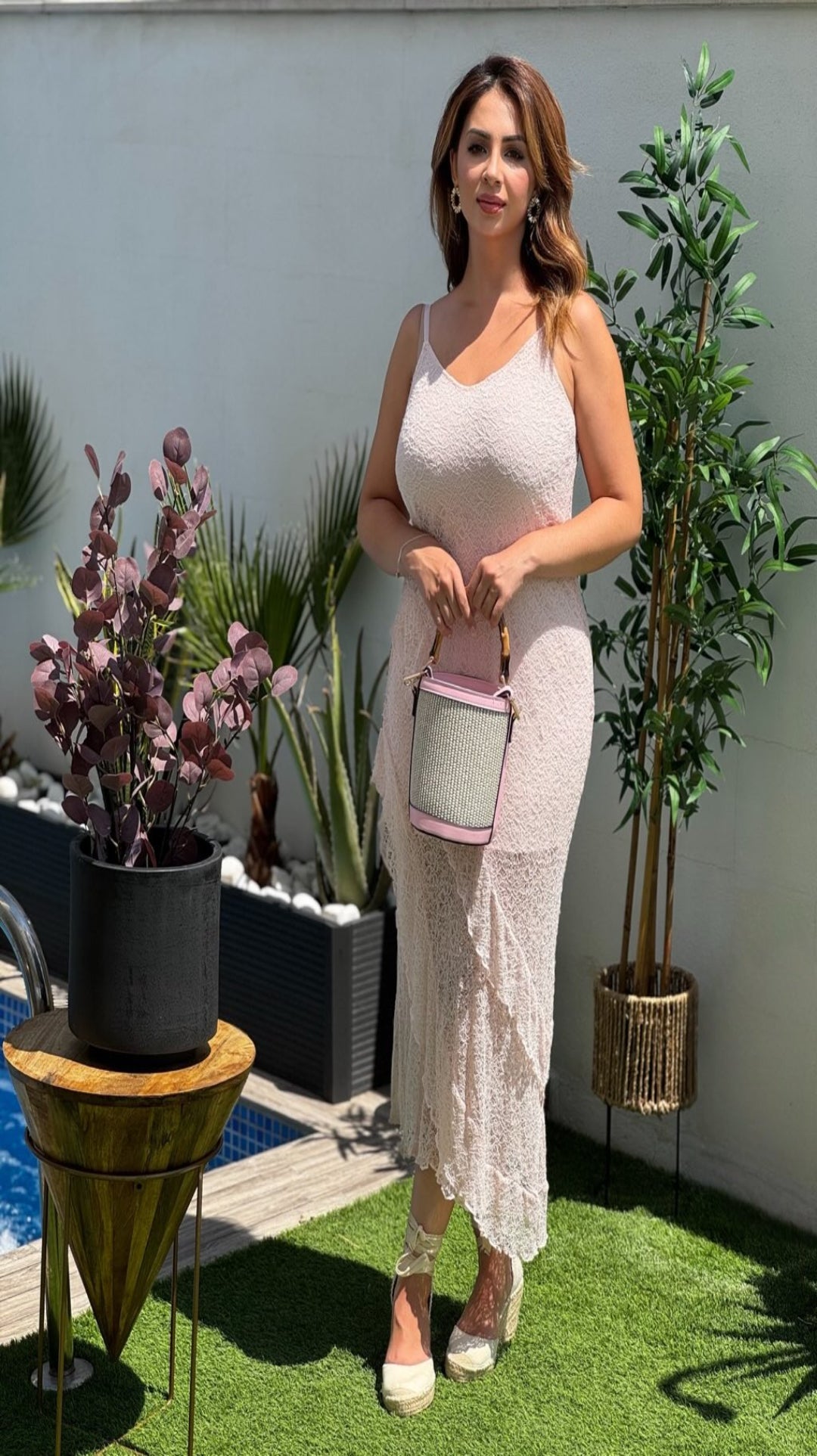 Vestido encaje volantes