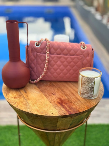 Bolso acolchado con cadena