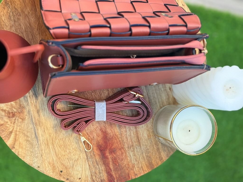 Bolso entrelazado