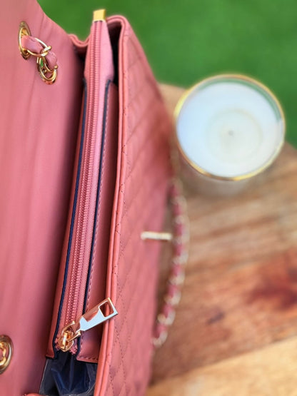 Bolso acolchado con cadena