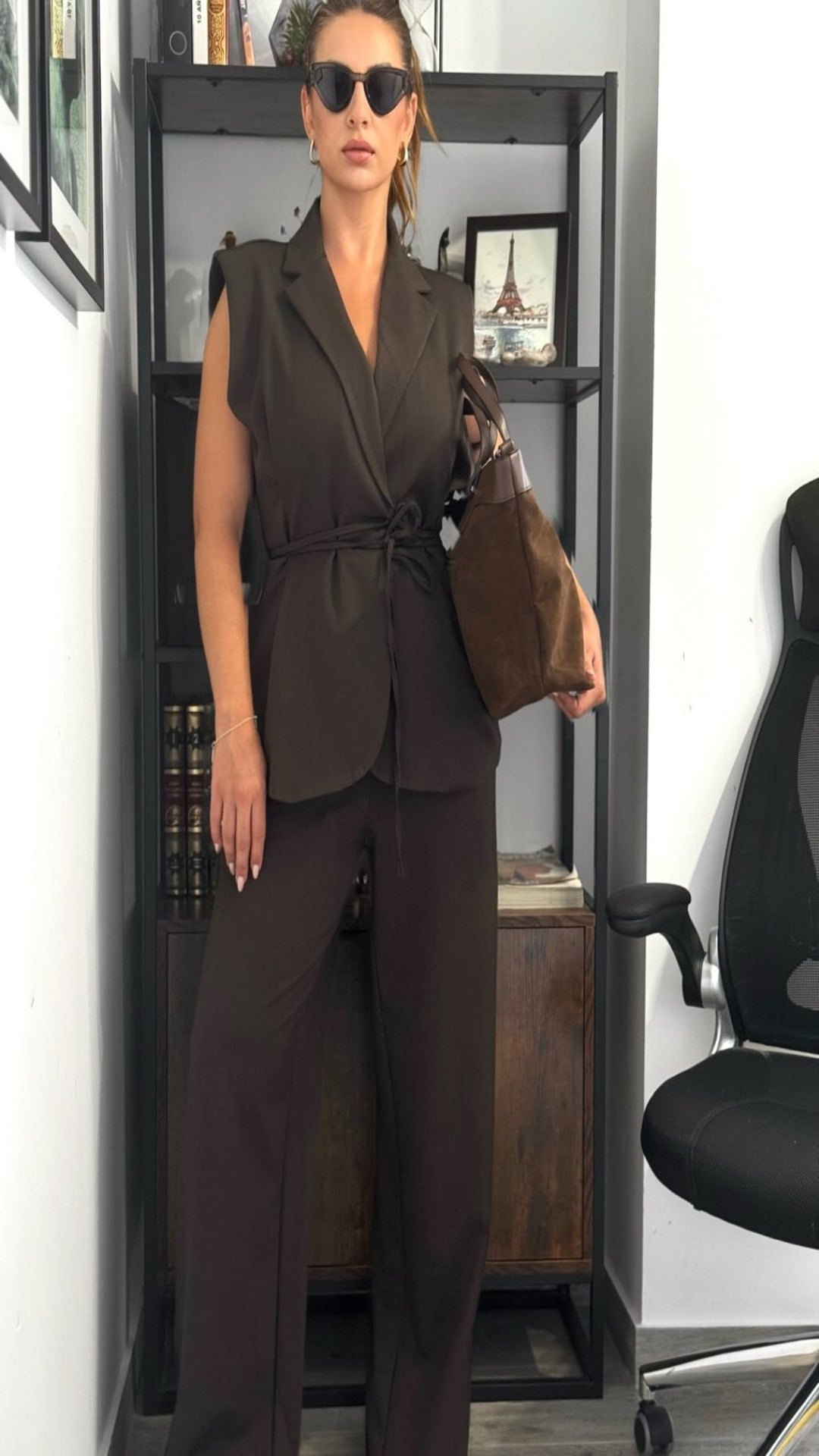 Traje chaleco marrón  hombreras