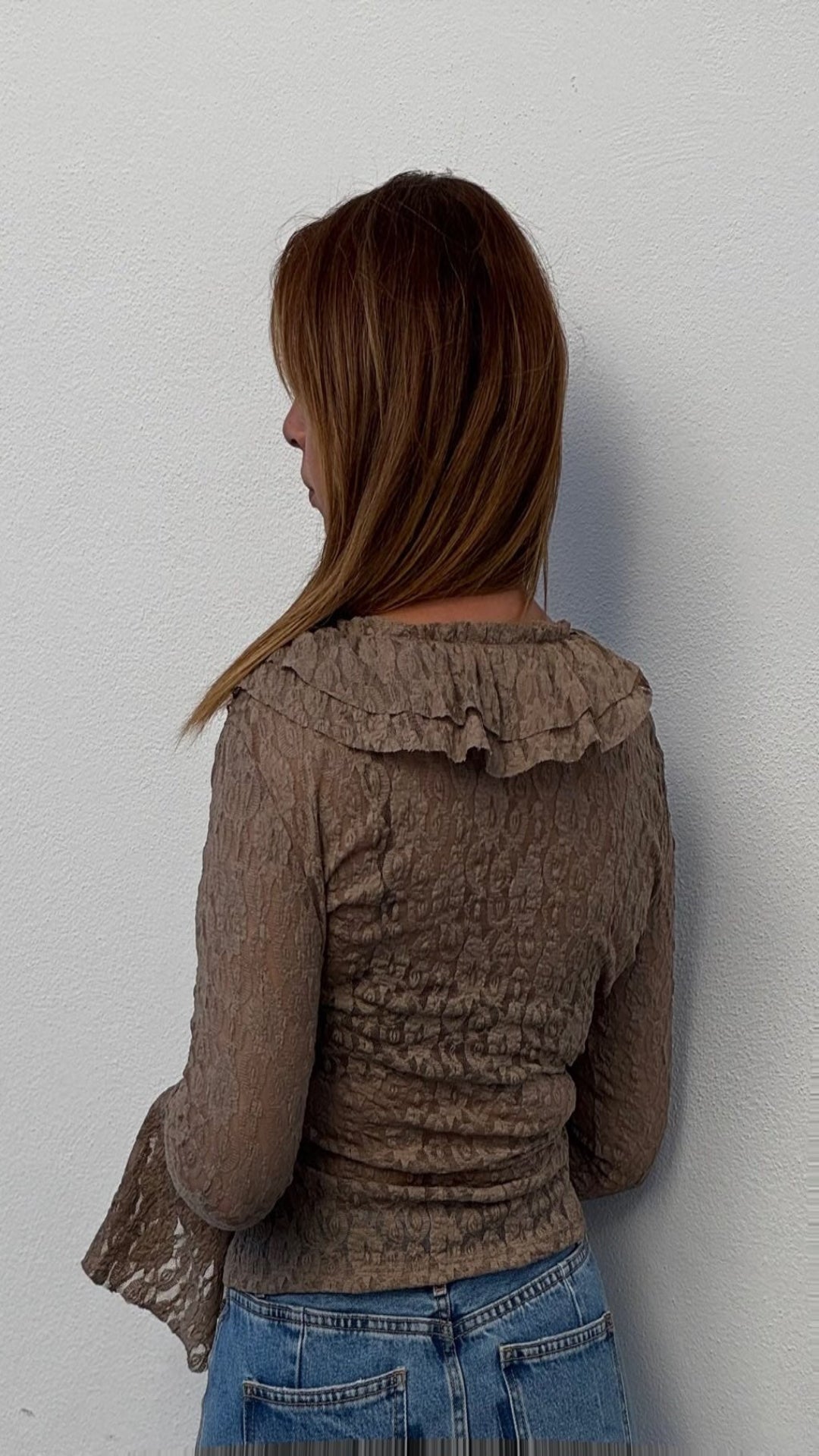 Top encaje beige volantes