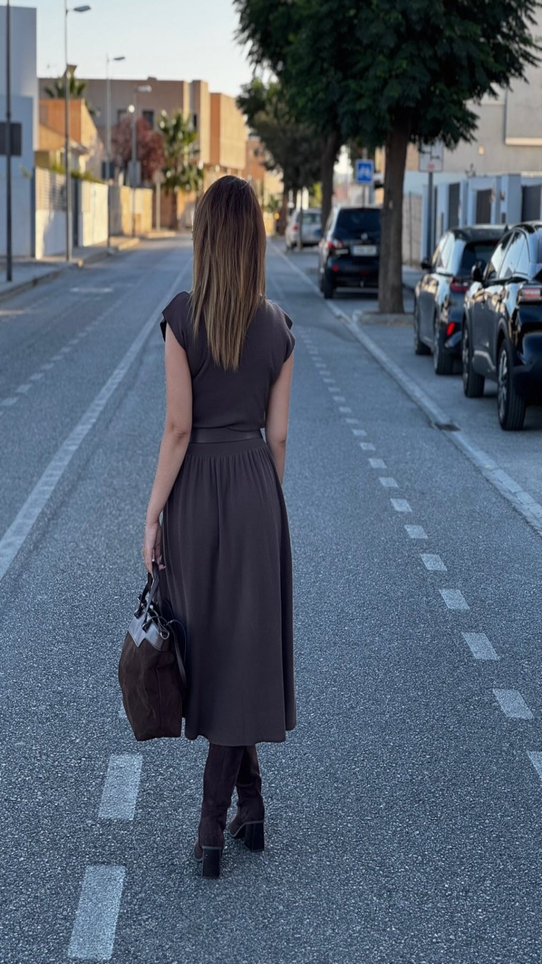 Vestido marrón con cinturón