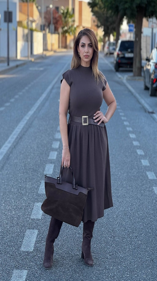 Vestido marrón con cinturón