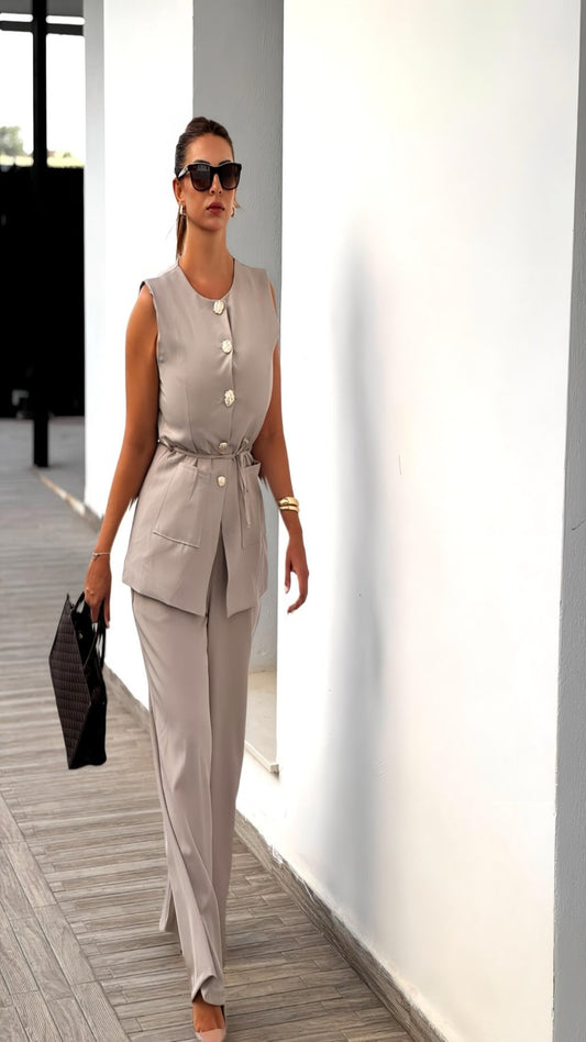 Conjunto chaleco beige