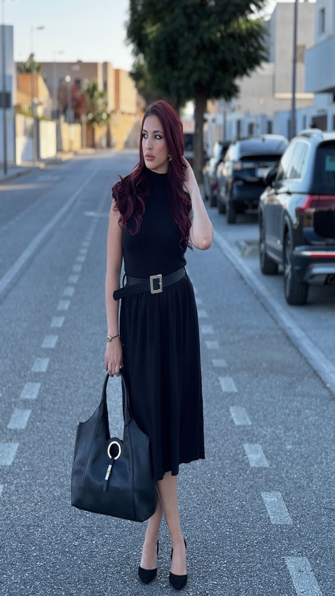 vestido negro con cinturón