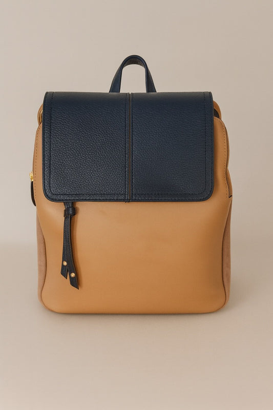 Mochila con cierre de solapa combinada