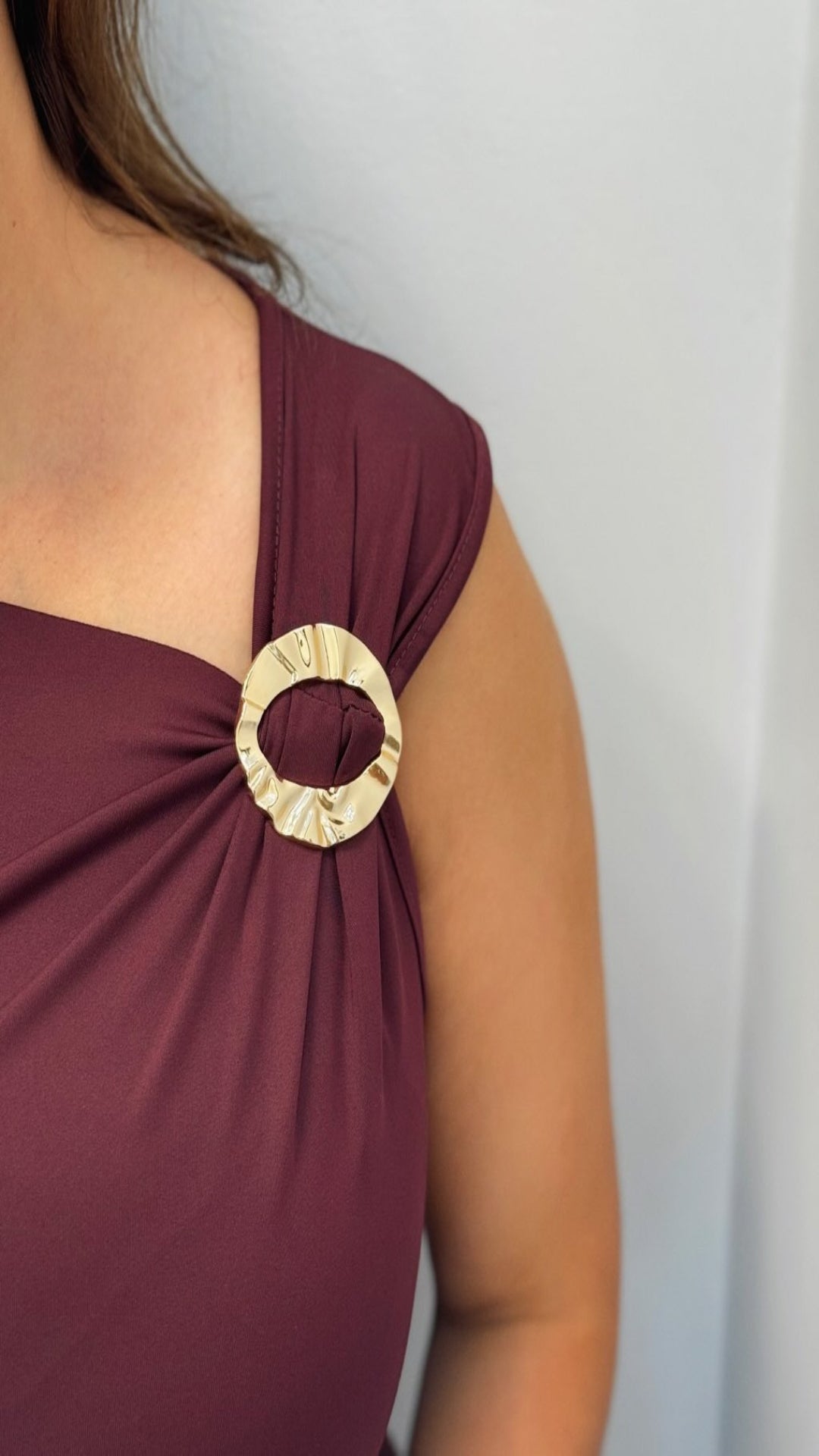 Vestido midi aplique dorado