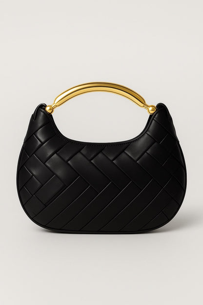 Bolso trenzado con asa metálica