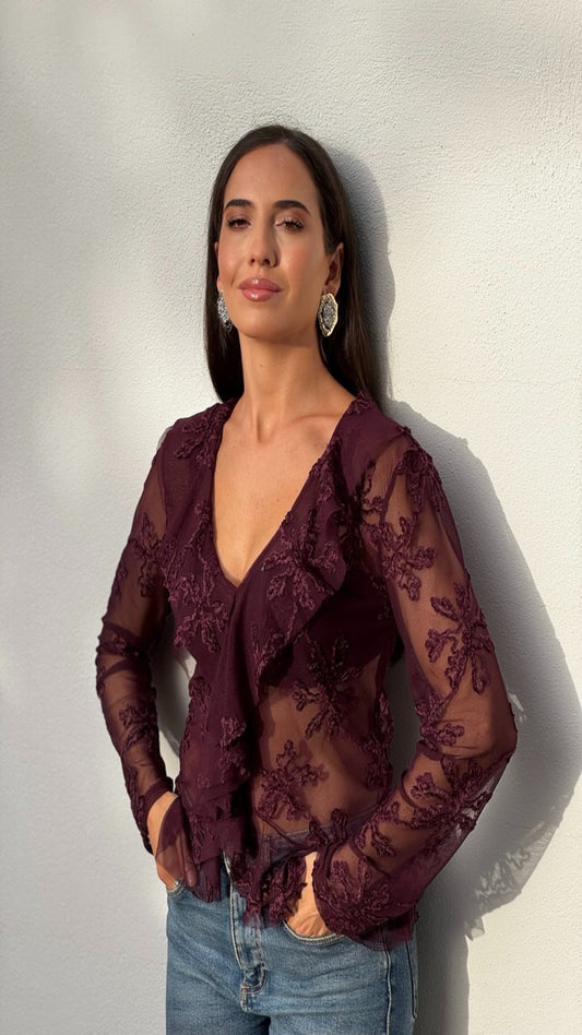 Top bordado con volantes