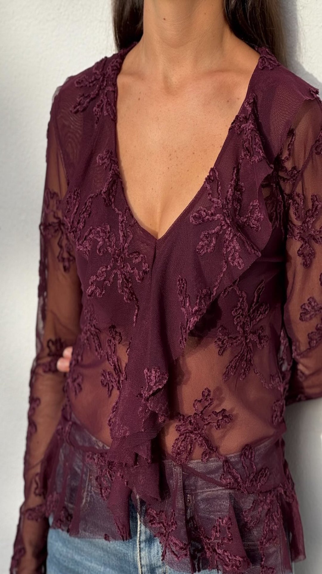 Top bordado con volantes