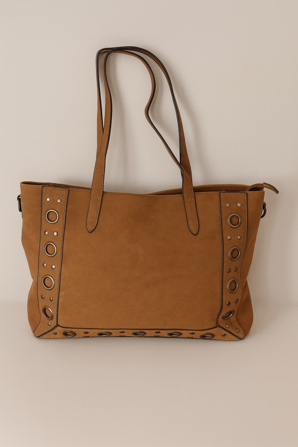 Bolso Shopper ante con tachuelas