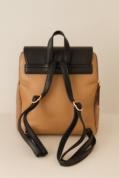 Mochila con cierre de solapa combinada