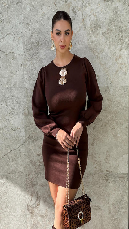 Vestido punto broche dorado