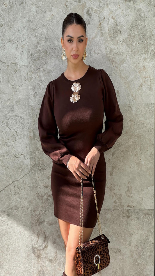 Vestido punto broche dorado